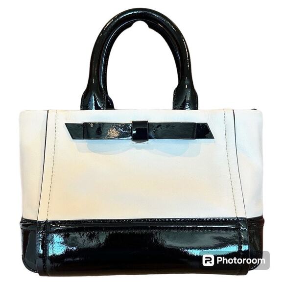 kate spade Handbags - Kate Spade Chelsea Park Gigi satchel crossbody bag purse ivory black